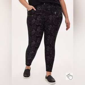 Torrid Skull and Roses Studio Luxe Ponte Mid-Rise Zipper Pants - 26